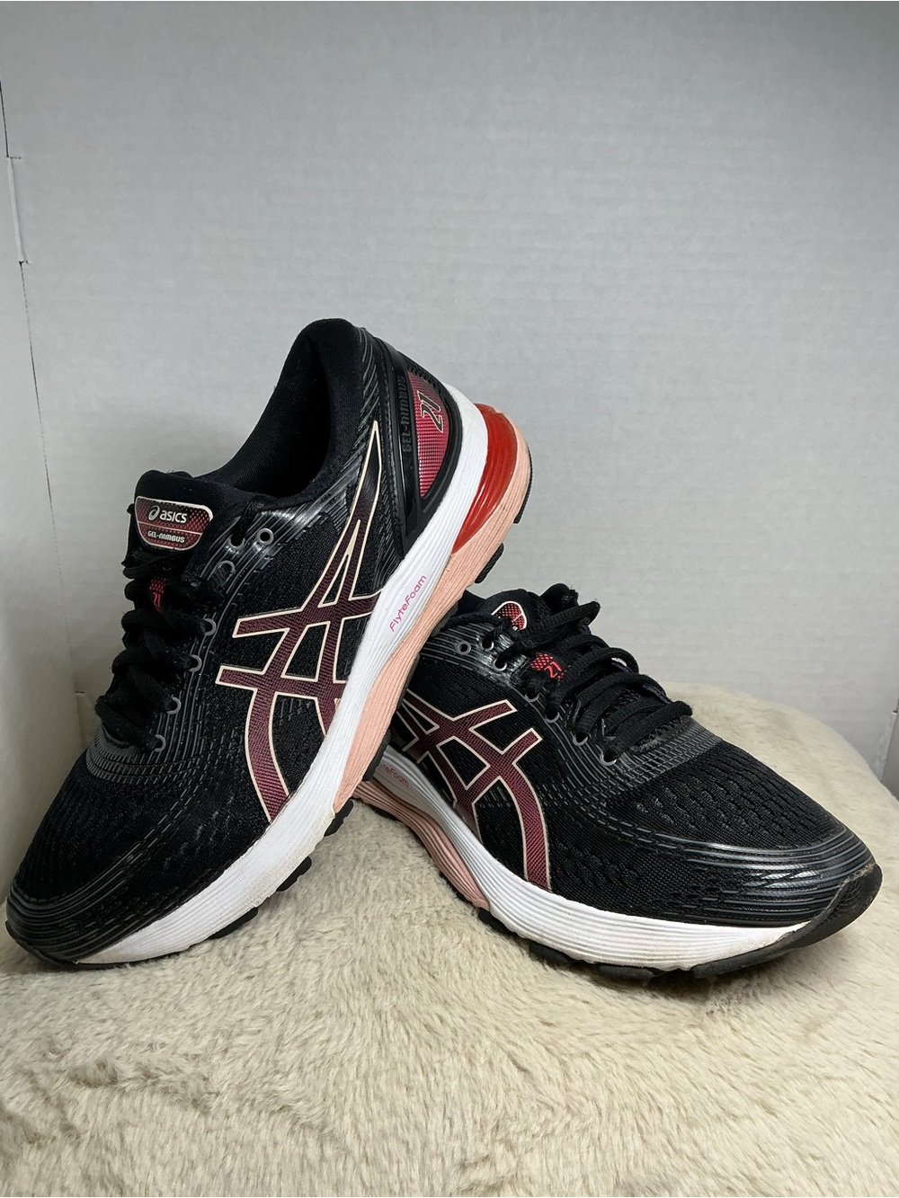 ASICS GEL-Nimbus 21 Women’s Running Shoes  Size 9 Black/Laser Pink  1012A156 EUC